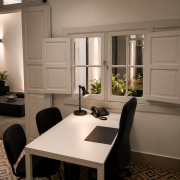 AX Business – Flexible Privatbüros in Las Palmas de Gran Canaria Flexibles Privatbüro bei AX Business in Las Palmas de Gran Canaria mit stilvollem Design und professioneller Arbeitsumgebung.